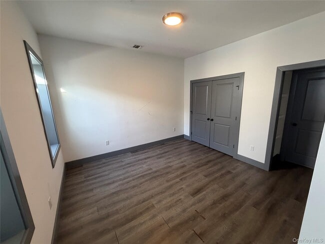 Foto del edificio - 2651 E Main St