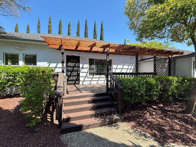 Foto del edificio - "Stunning Newly Remodeled 3-Bed Oasis with...
