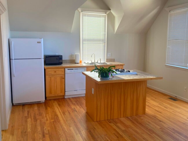 Building Photo - 875 Neon Forest Cir
