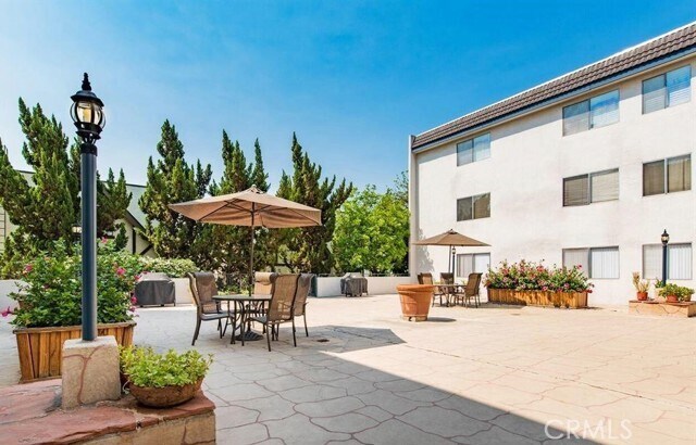 Building Photo - 497 S El Molino Ave