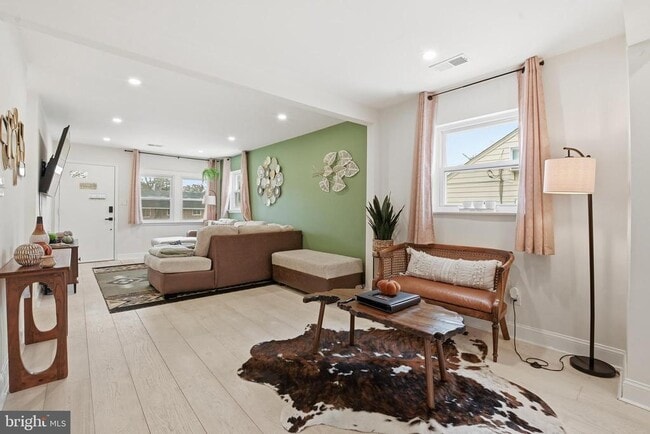 Foto del edificio - 7024 Lee Park Ct