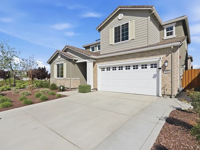 Building Photo - 464 Coolcrest Dr