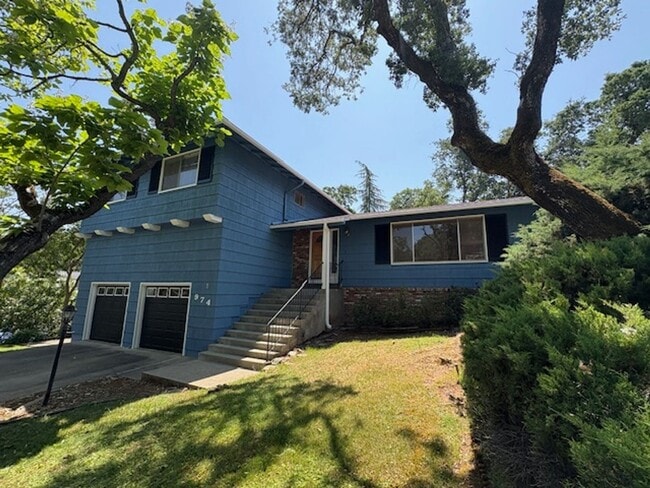 Building Photo - Four Bedroom in Crown Village