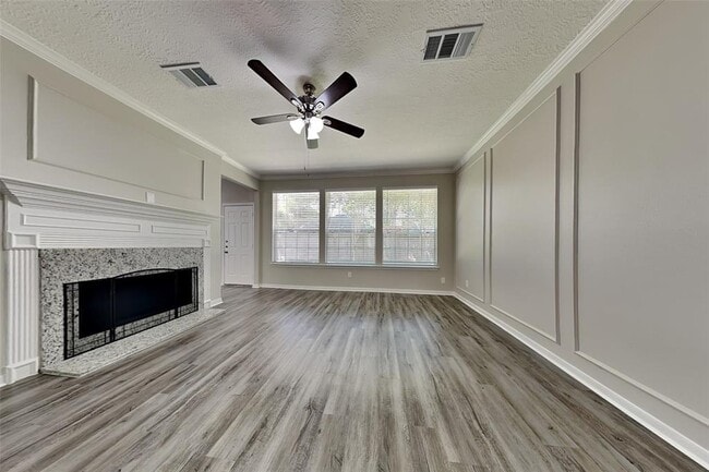 Building Photo - 819 Hyacinth Pl