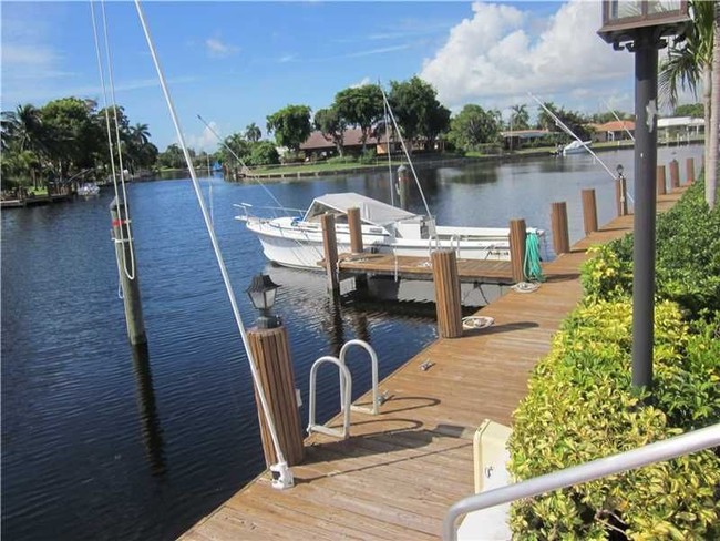 Building Photo - 170 Cypress Club Dr