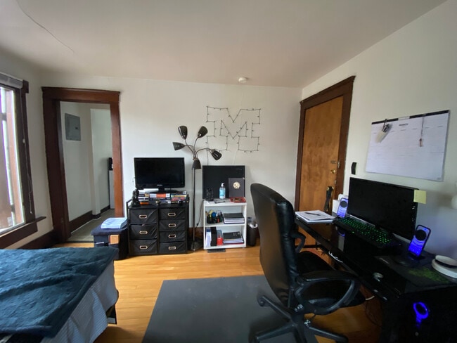 Building Photo - 1104 Packard St