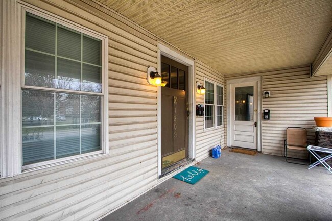 Covered front porch - 1309 Lincoln Ave