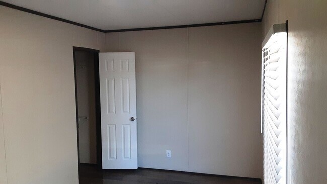 Building Photo - Anthony Single Wide for Rent