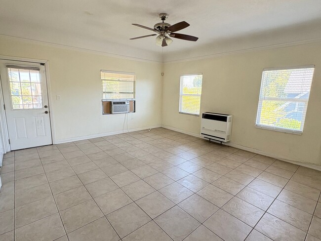 Foto del edificio - Spacious two bedroom conveniently located ...