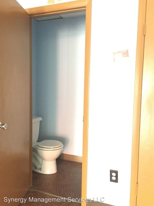 Foto del edificio - 110 W Franklin St