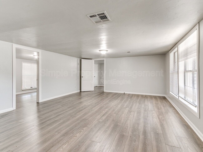 Photo - 9706 N Garnett Dr House