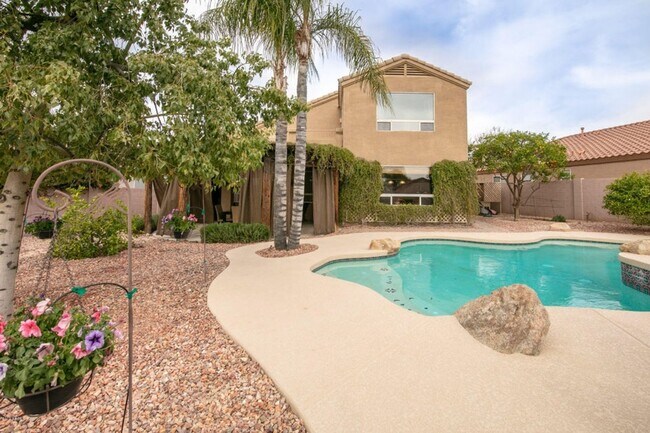 Building Photo - Nice Chandler home with Sparkling Swimming...
