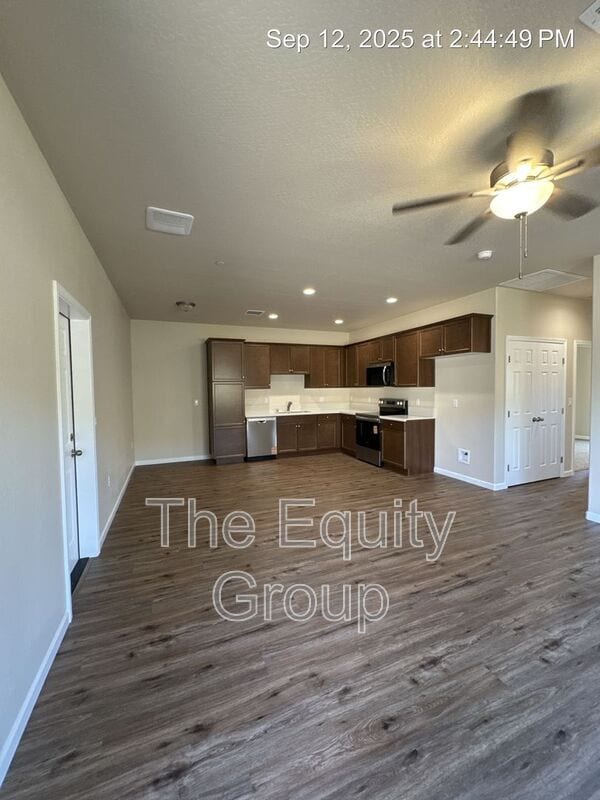 Building Photo - 3624 S County Center Dr