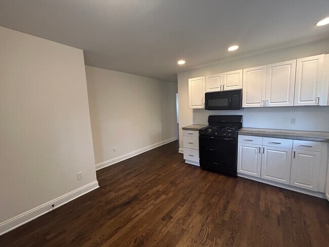 Building Photo - 1311 Clay Ave