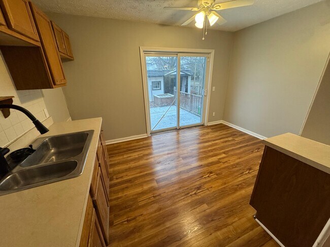 Foto del edificio - 25301 Shoreview Ave