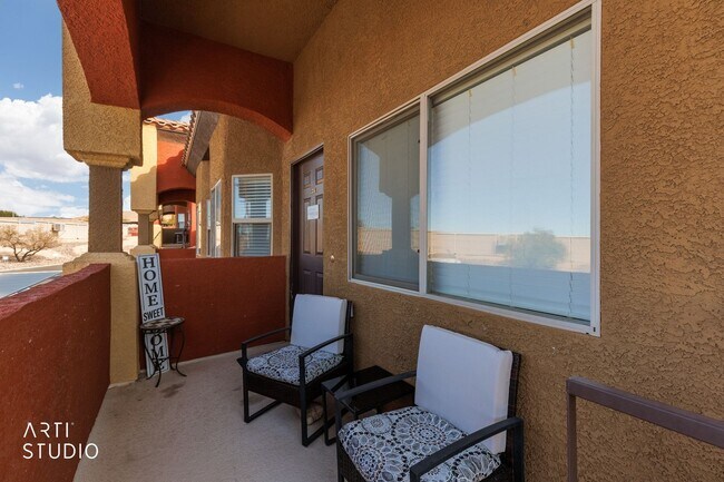 Foto del edificio - Beautiful 3-bedroom 2-bathroom located in the Hawk Ridge Community