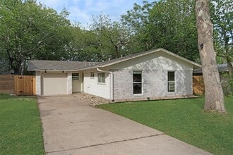 Building Photo - 404 Arbor Ln