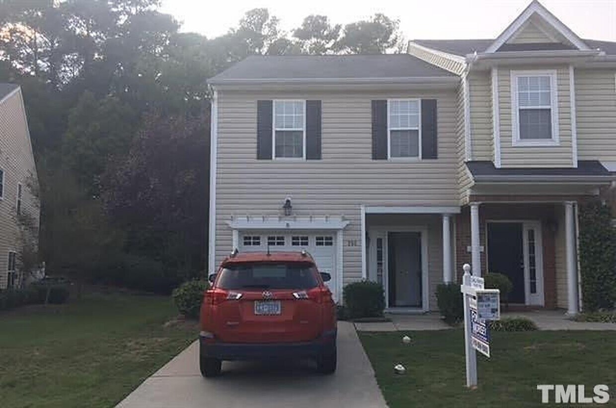 Primary Photo - 208 Anterbury Dr