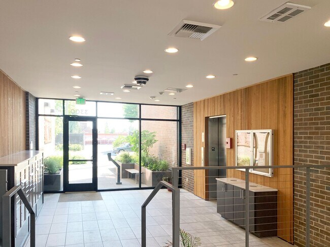 Foto del edificio - 3300 NE 65th St