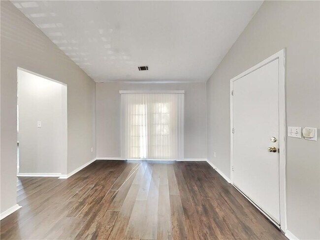 Foto del edificio - 410 Rill Crest Ct