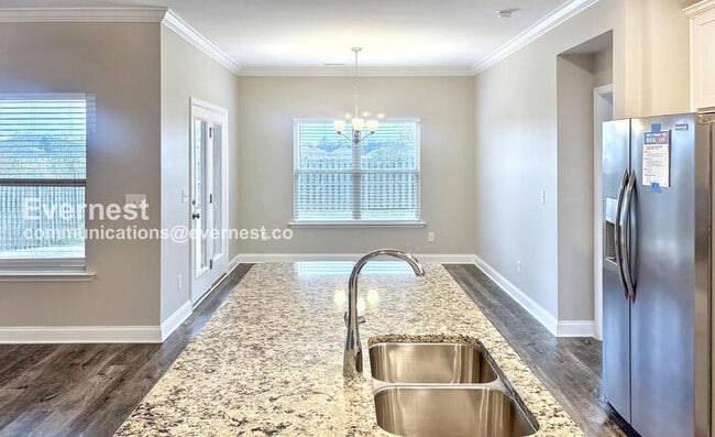 Building Photo - 130 Shrewsberry Dr