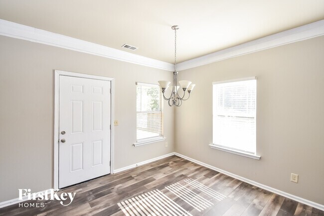 Foto del edificio - 572 Ivy Chase Loop