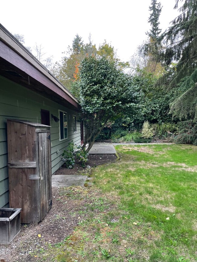 Building Photo - Shorewood 3bed 1.5 bath Home