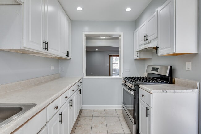 Building Photo - 1596 Manchester Dr