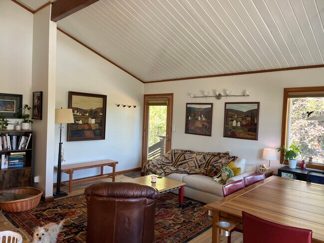 Building Photo - 9305 SW View Point Ter