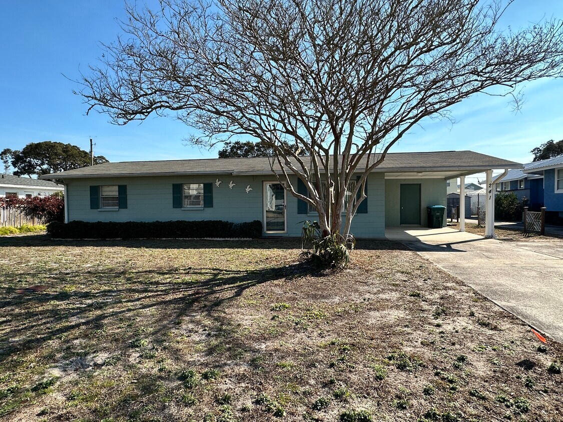 Foto principal - 241 Belaire Dr