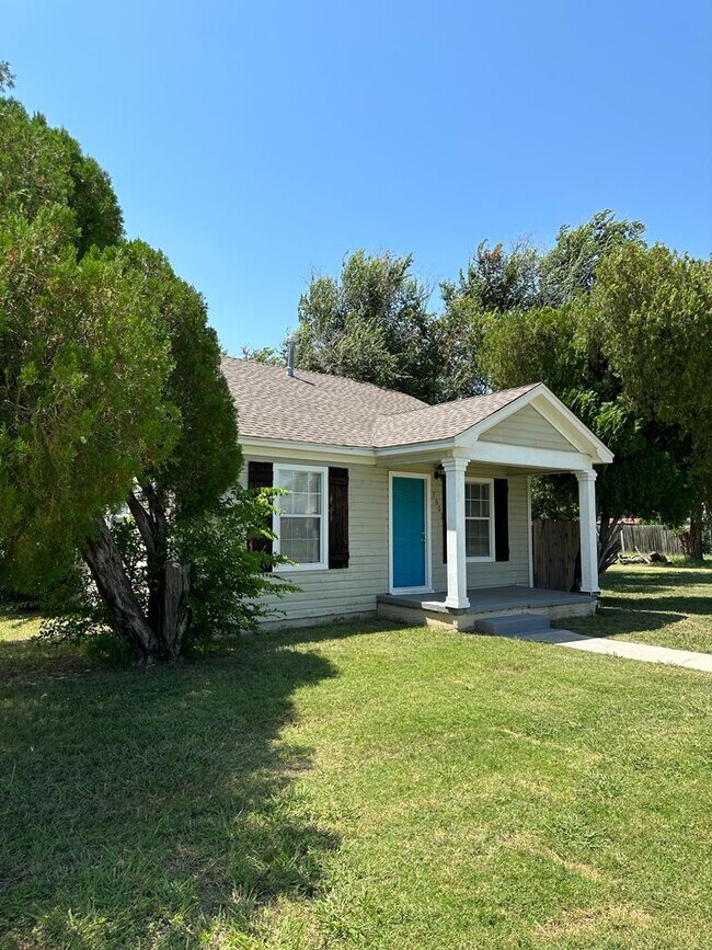 Building Photo - 1602 NW 16th St