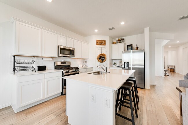 Foto del edificio - 14620 Serrano Ridge Rd