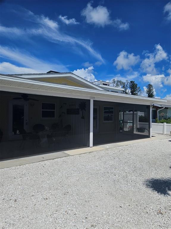 Building Photo - 1205 Shoreview Dr