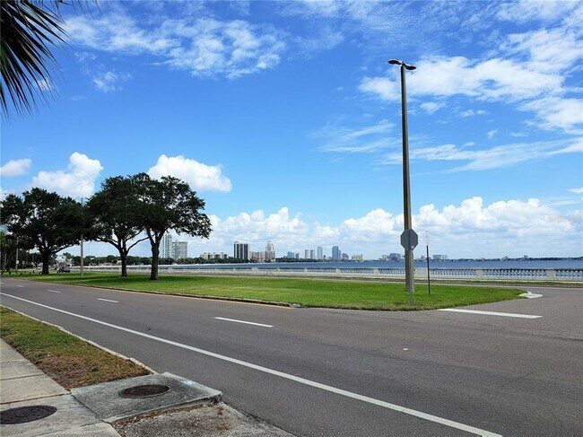Foto del edificio - 3325 Bayshore Blvd
