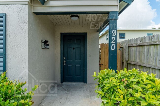 Foto del edificio - Fully remodeled 3/2 Downtown West Palm Beach