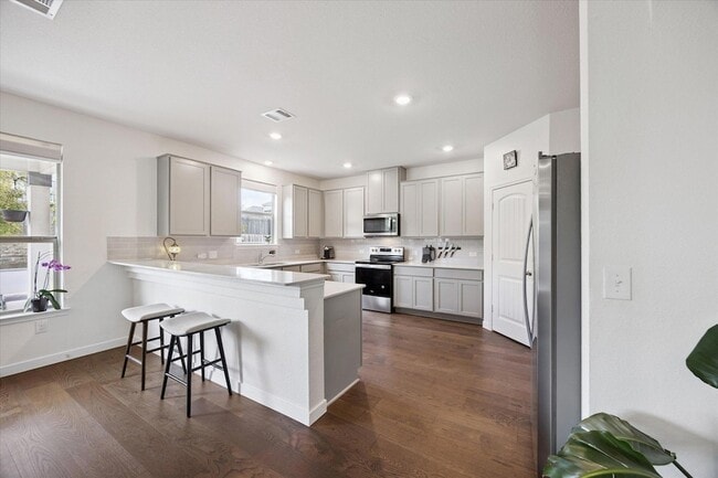 Building Photo - 7916 Crystalbrook W