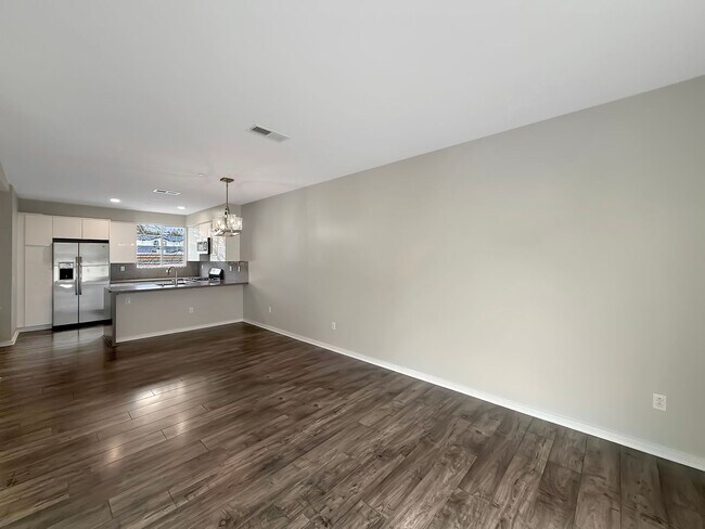 Foto del edificio - Stunning 3BD/3.5BA Townhome in Ocean Beach with 2-Car Garage, Private Balcony & In-Unit Laundry