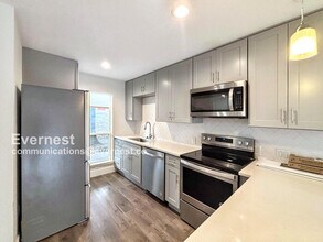 Building Photo - 3804 Southway Dr