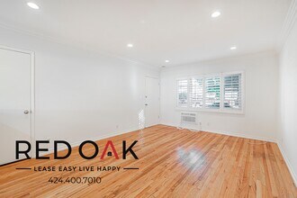 Building Photo - 14623 Moorpark St