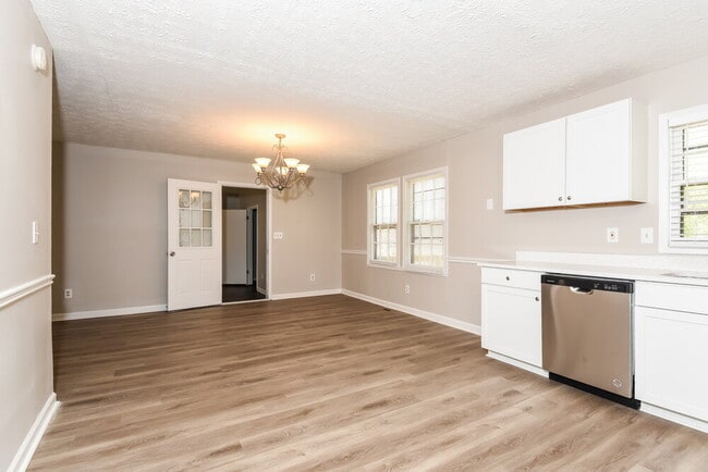 Foto del edificio - 6390 Queens Rd