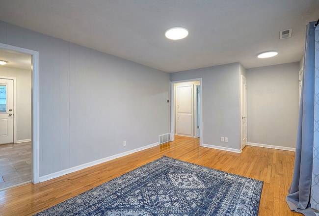 Building Photo - Cute Two Bedroom Home in Olathe