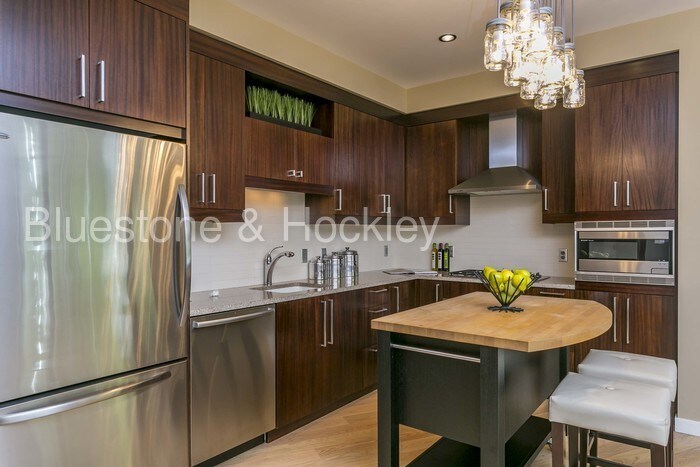 Foto principal - 2351 NW Westover Rd