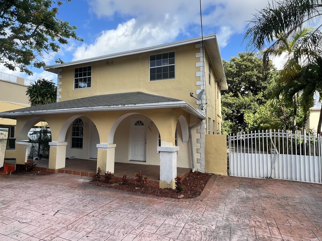 Foto principal - 423 SW 7th St