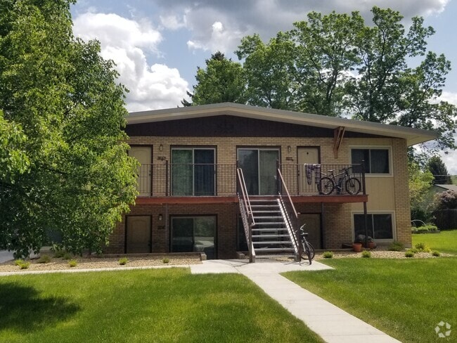 Building Photo - 1104 S Black Ave