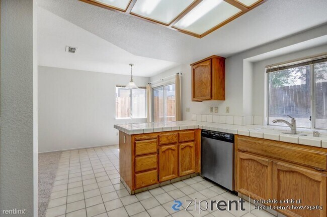 Building Photo - 4 br, 2.5 bath House - 8633 Northam Drive,...