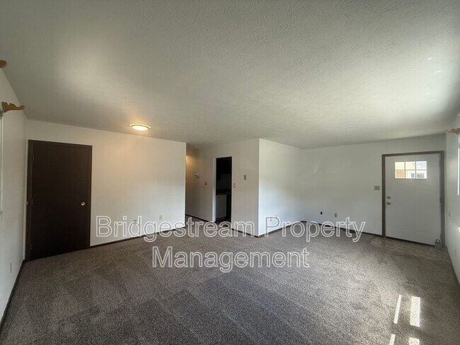 Foto del edificio - 68 Candlewood Ct