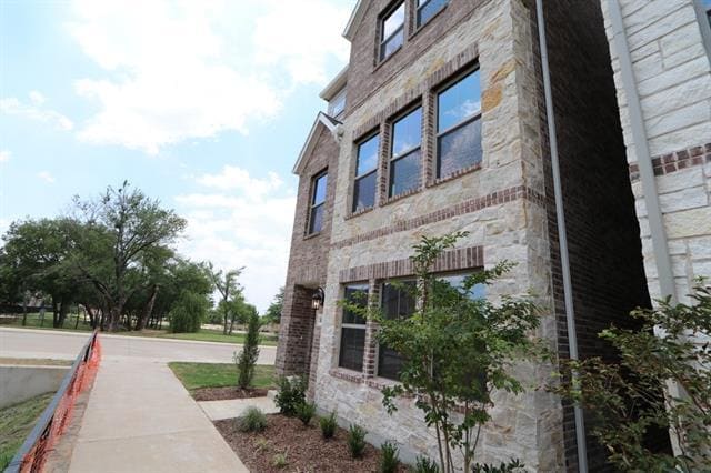 Building Photo - 833 Tennessee Dr