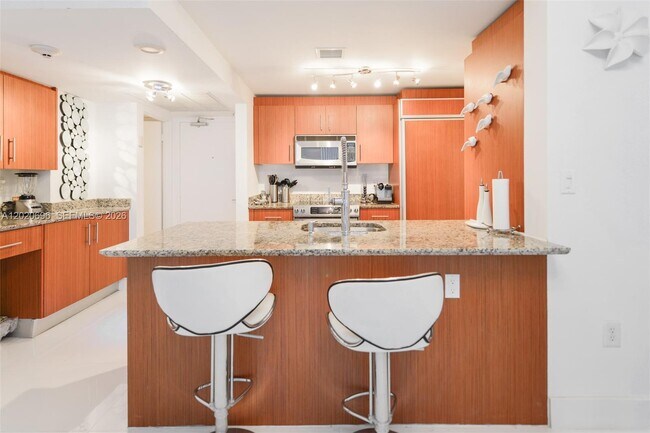 Foto del edificio - 10275 Collins Ave
