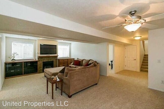 Building Photo - 5 br, 3 bath House - 1645 Timberwolf Dr