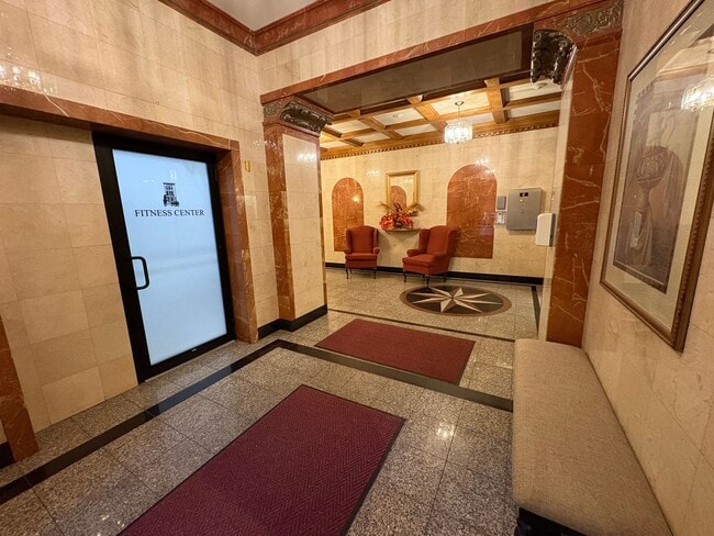 Interior Photo - 2738 N. Pine Grove